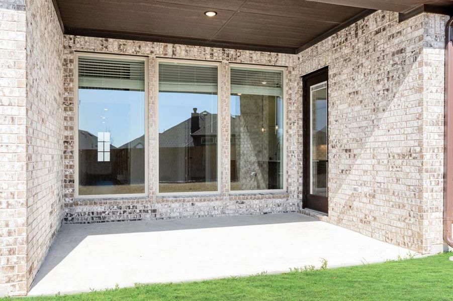 Exterior details and patio area of a home in Willow Wood, McKinney (Image 28).