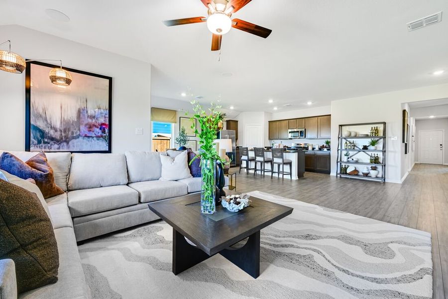 Furnished interior view inside a new home in Madero 50s, Fort Worth (Image 8).
