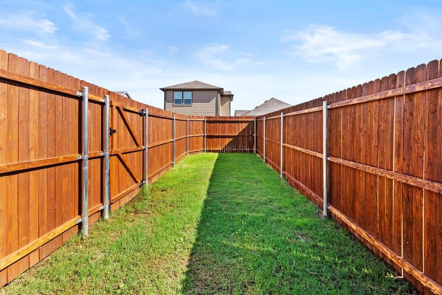 Exterior details and patio area of a home in Orchard Village, Fort Worth (Image 4).