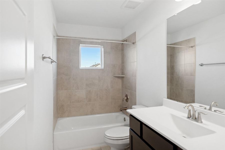 Furnished interior view inside a new home in Rollingbrook Estates, Baytown (Image 10). Furnished interior view inside a new home in Rollingbrook Estates, Baytown (Image 10).