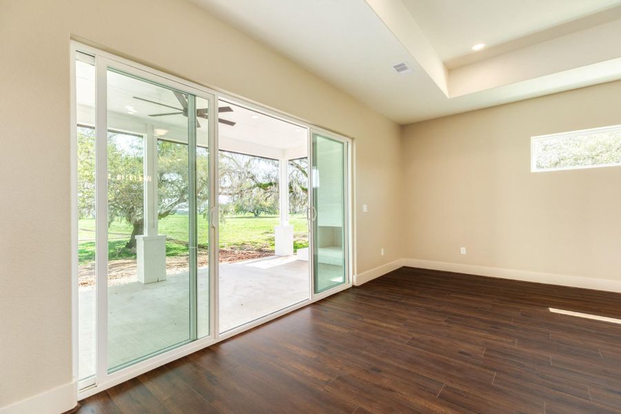 Spacious, unfurnished interior of a new home in , Angleton (Image 22).