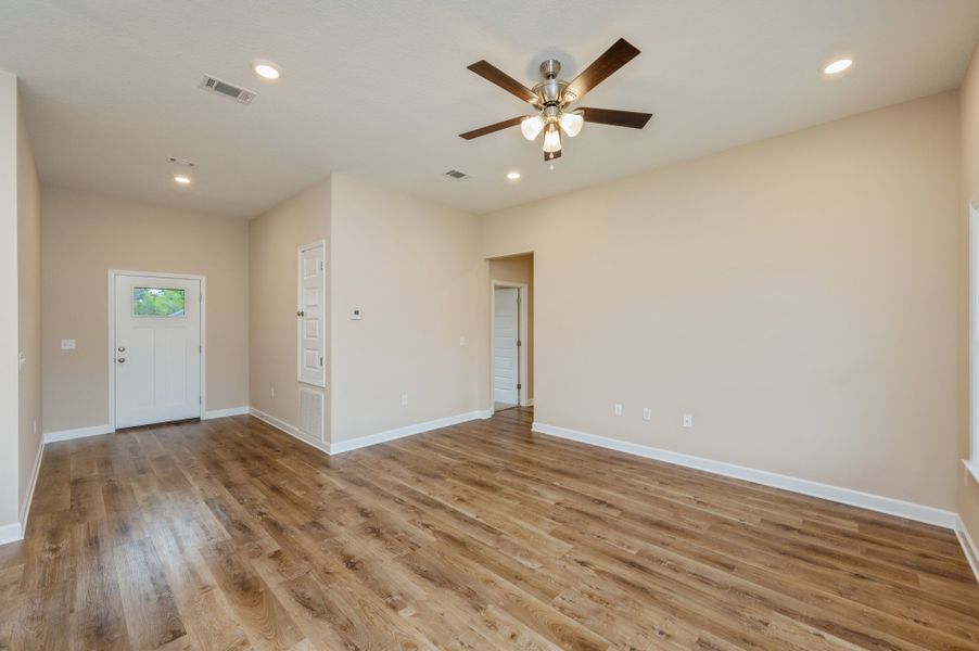 Representative unfurnished interior of a home built from the Jackson by CJL Homes in Oak Hollow, Crestview (Image 18).