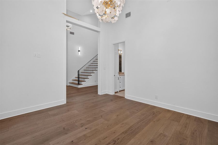 Spacious, unfurnished interior of a new home in , The Woodlands (Image 37).