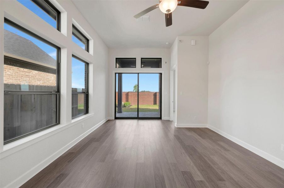 Spacious, unfurnished interior of a new home in Sienna - Grove Collection, Missouri City (Image 20).