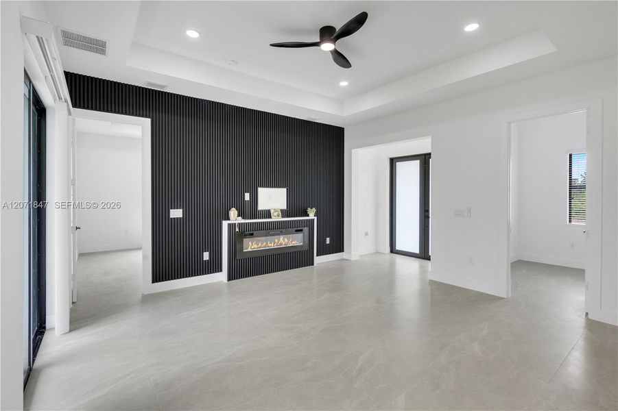 Spacious, unfurnished interior of a new home in , Lehigh Acres (Image 26).