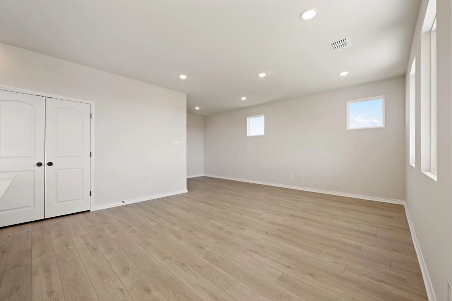 Spacious, unfurnished interior of a new home in The Homestead at Lariat, Liberty Hill (Image 39).