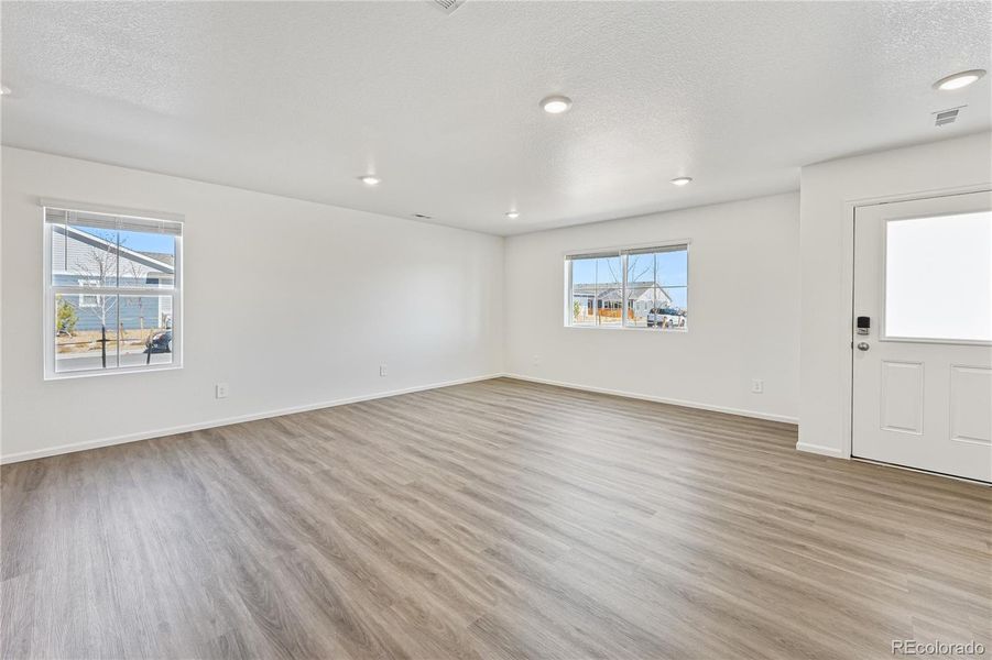 Spacious, unfurnished interior of a new home in , Aurora (Image 18).
