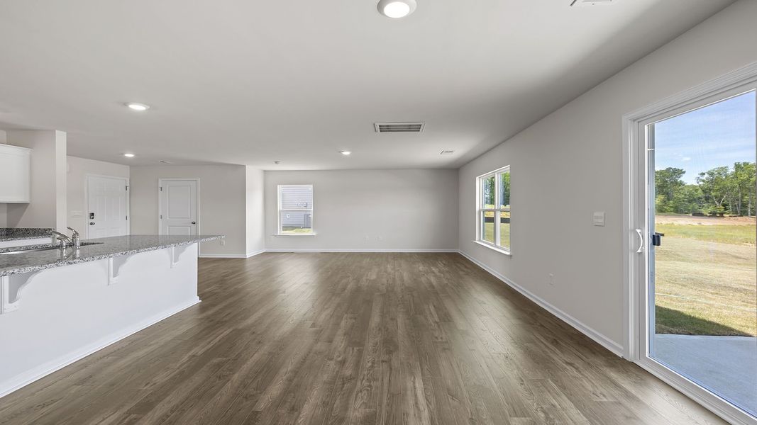Spacious, unfurnished interior of a new home in Cedar Gap, Fountain Inn (Image 17).