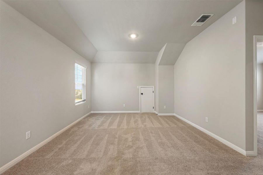 Spacious, unfurnished interior of a new home in Cannon Ranch, Dripping Springs (Image 16).
