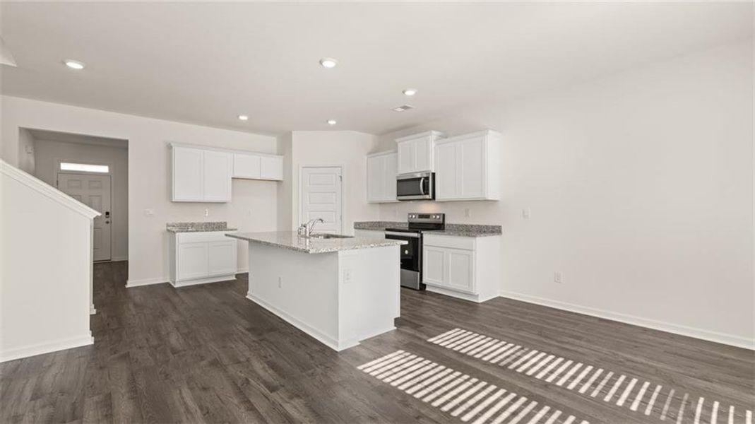 Spacious, unfurnished interior of a new home in Poplar Preserve, Newnan (Image 41).