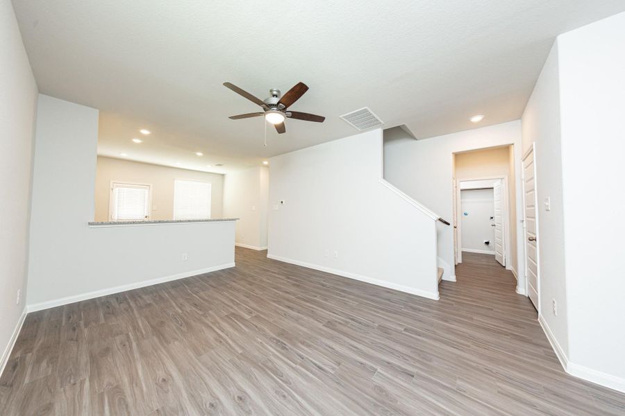 Spacious, unfurnished interior of a new home in River's Edge, Conroe (Image 9). Spacious, unfurnished interior of a new home in River's Edge, Conroe (Image 9).