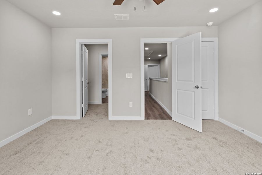 Spacious, unfurnished interior of a new home in , San Antonio (Image 9).