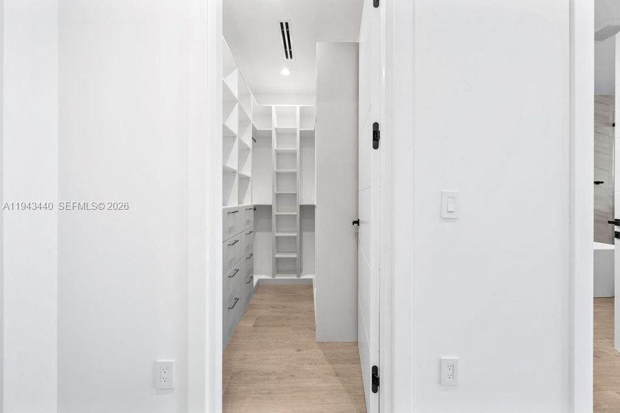 Spacious, unfurnished interior of a new home in , Fort Lauderdale (Image 67). Spacious, unfurnished interior of a new home in , Fort Lauderdale (Image 67).