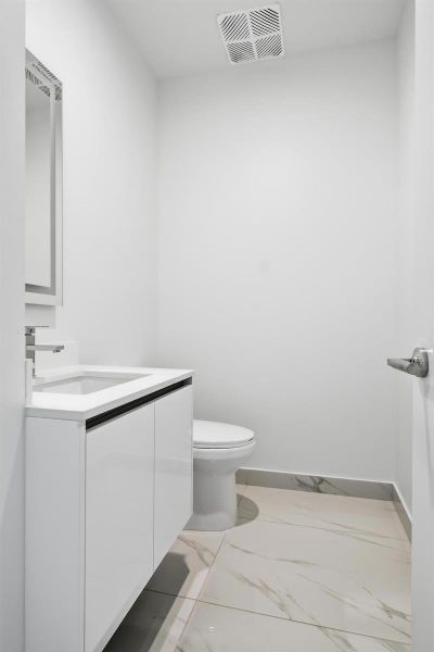 220-LAKESHORE-DRIVE-804-33403-033 220-LAKESHORE-DRIVE-804-33403-033