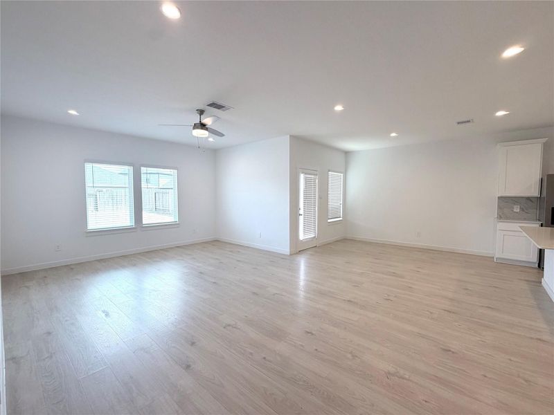 Spacious, unfurnished interior of a new home in , Fulshear (Image 18).