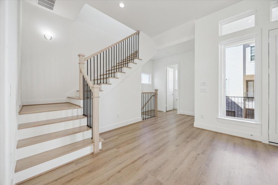 Spacious, unfurnished interior of a new home in Upland Estates, Houston (Image 21).