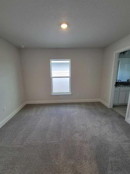 Spacious, unfurnished interior of a new home in , Ocala (Image 13).