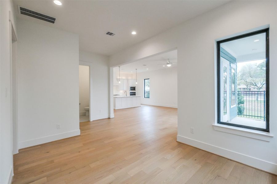 Spacious, unfurnished interior of a new home in Timbergrove Trails, Houston (Image 43).