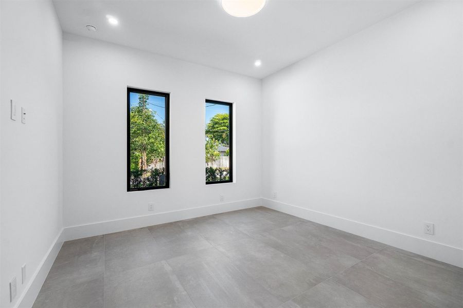 Spacious, unfurnished interior of a new home in , Pompano Beach (Image 25).