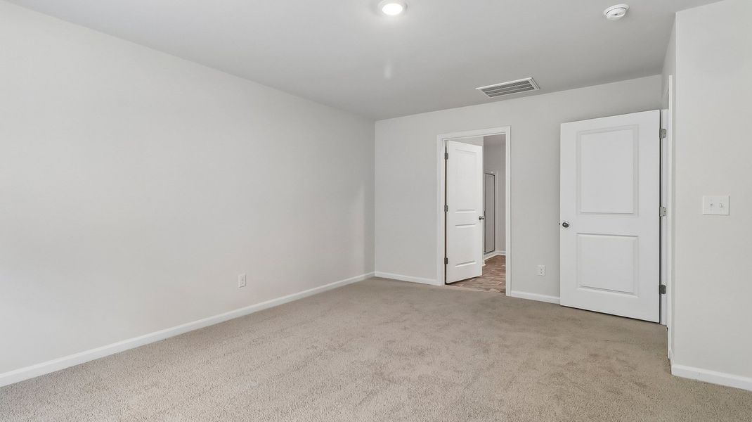 Spacious, unfurnished interior of a new home in Gates Village, Lugoff (Image 16).