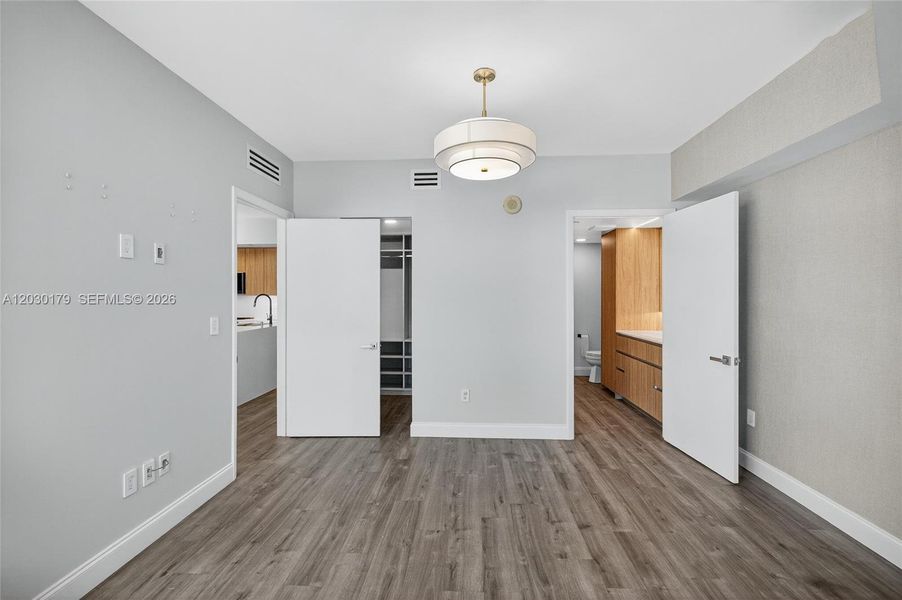 Spacious, unfurnished interior of a new home in , Miami (Image 36).