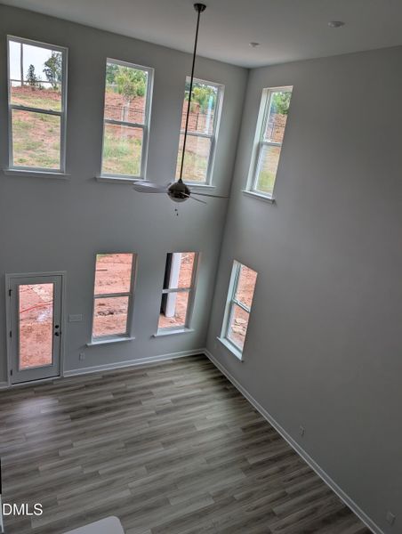 PXL_20250916_211503675