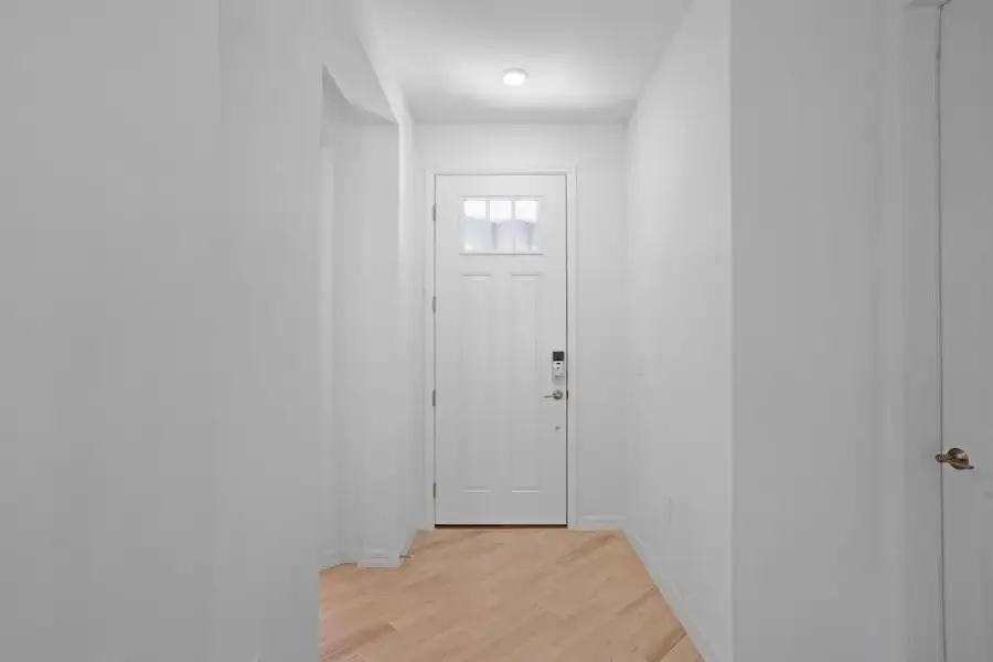 Spacious, unfurnished interior of a new home in Indigo Creek, Apollo Beach (Image 24). Spacious, unfurnished interior of a new home in Indigo Creek, Apollo Beach (Image 24).