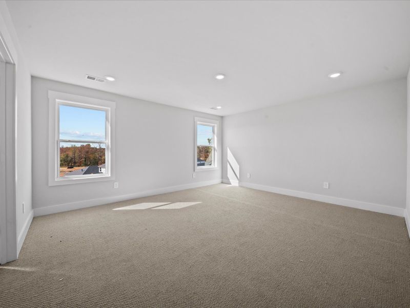 Spacious, unfurnished interior of a new home in Riverwood Farm, Piedmont (Image 17).