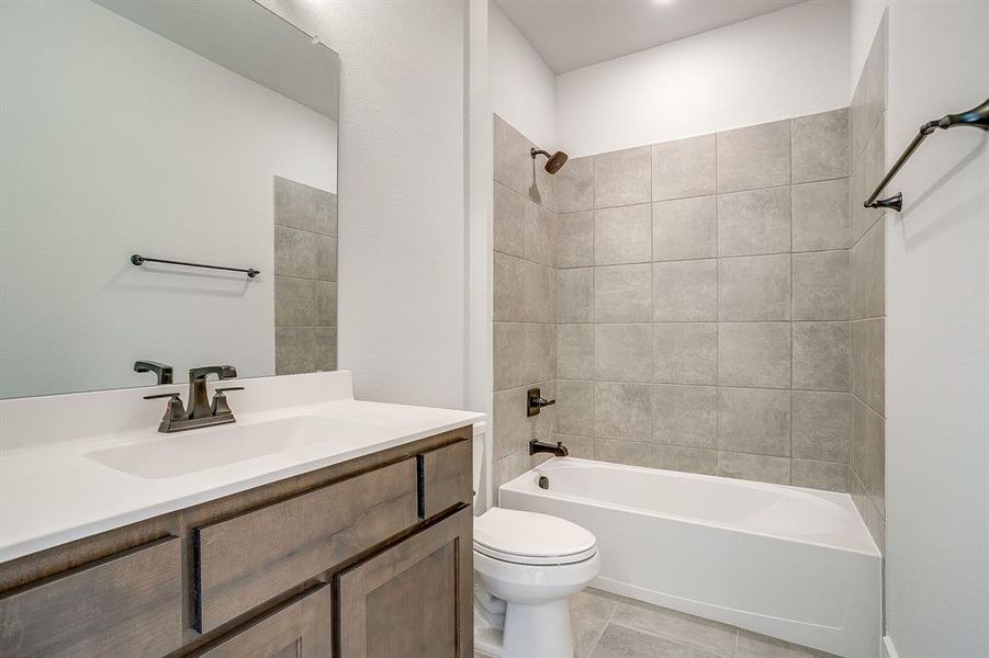 Furnished interior view inside a new home in Waterfall Ranch, Waxahachie (Image 13).