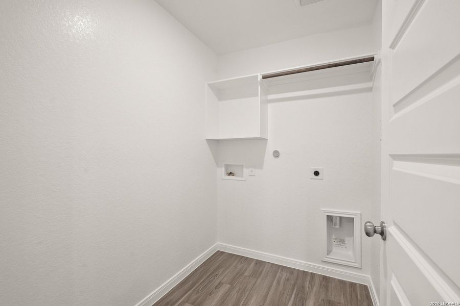 Spacious, unfurnished interior of a new home in Swenson Heights, Seguin (Image 11).