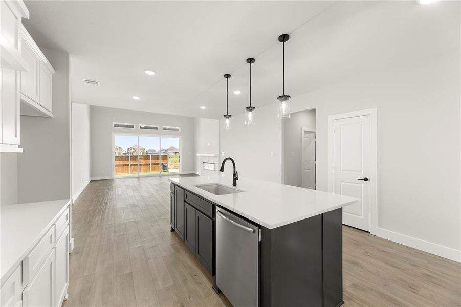 10. 1514 Overton - Kitchen (4) 10. 1514 Overton - Kitchen (4)