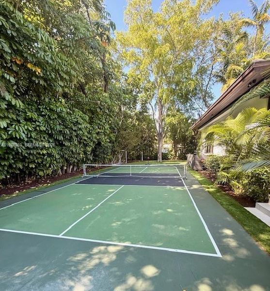 Community amenities in , Pinecrest (Image 44).