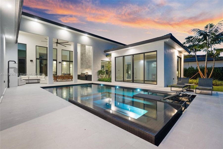 Exterior details and patio area of a home in , Davie (Image 36).