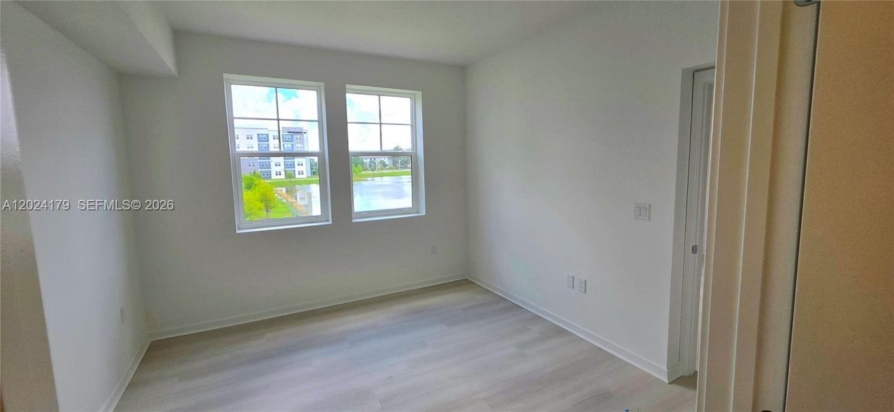 Spacious, unfurnished interior of a new home in , Orlando (Image 16).