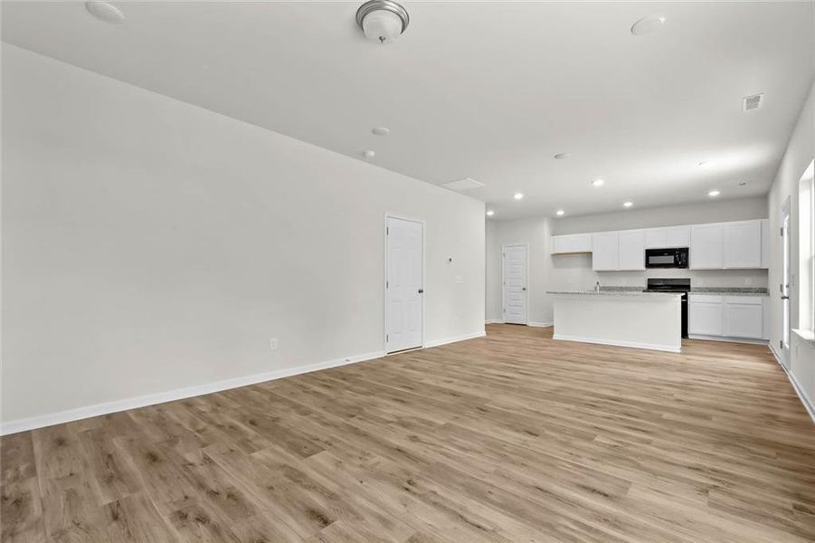 Spacious, unfurnished interior of a new home in North Haven, Rome (Image 20).