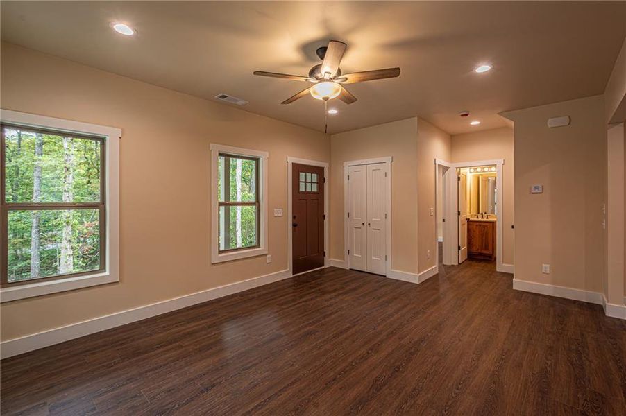 Spacious, unfurnished interior of a new home in , Dahlonega (Image 36).