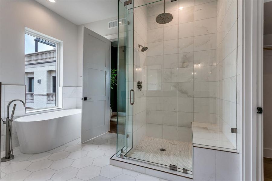 Furnished interior view inside a new home in , Grapevine (Image 5).