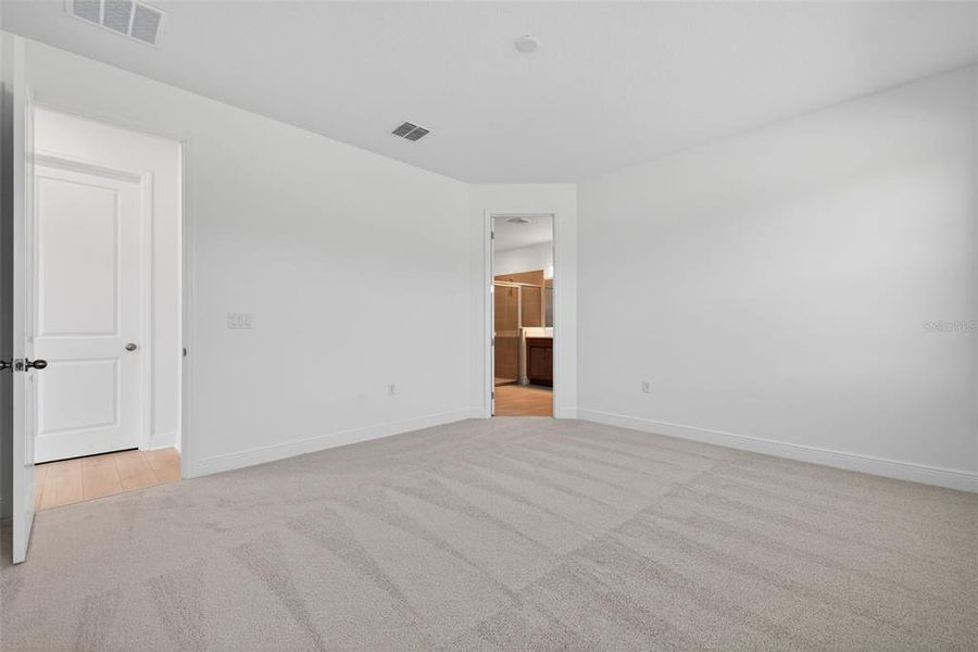 Spacious, unfurnished interior of a new home in Reserve at Hammock Oaks, Lady Lake (Image 18). Spacious, unfurnished interior of a new home in Reserve at Hammock Oaks, Lady Lake (Image 18).