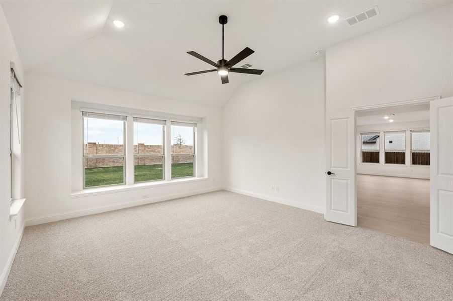 Spacious, unfurnished interior of a new home in Villages of Hurricane Creek, Anna (Image 25).