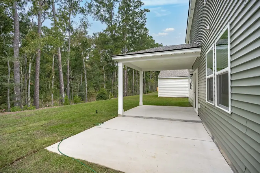 Exterior details and patio area of a home in Bradford Pointe, Summerville (Image 25).