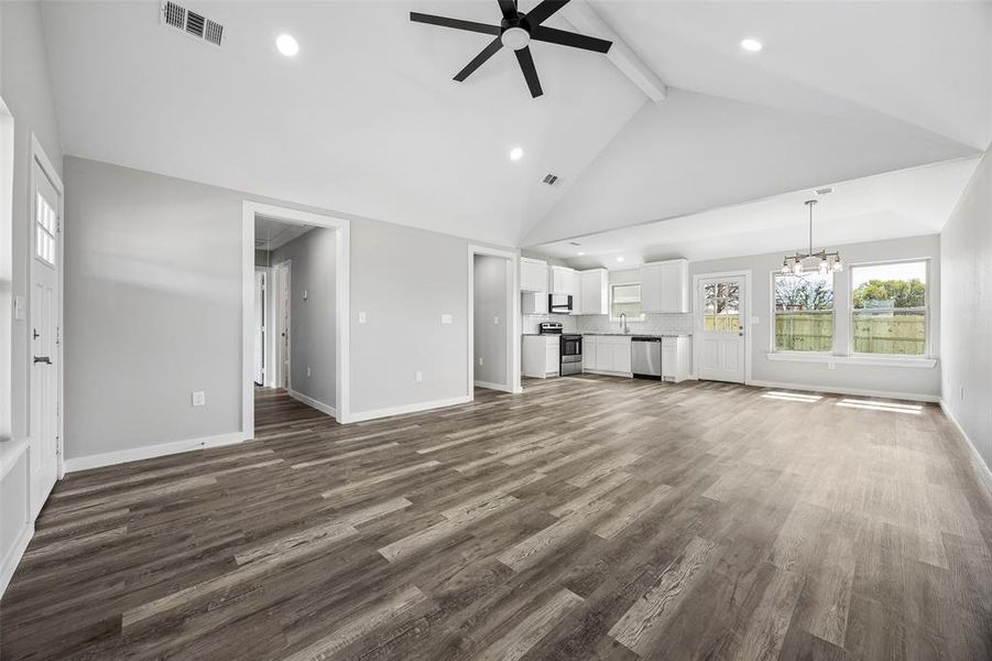 Spacious, unfurnished interior of a new home in , Itasca (Image 15).