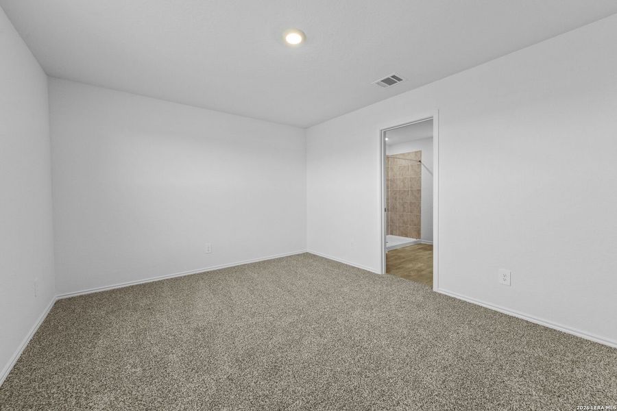Spacious, unfurnished interior of a new home in Hickory Ridge, Elmendorf (Image 24).