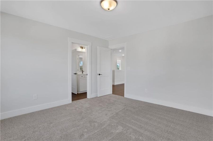 Spacious, unfurnished interior of a new home in Cambridge, Flowery Branch (Image 47).
