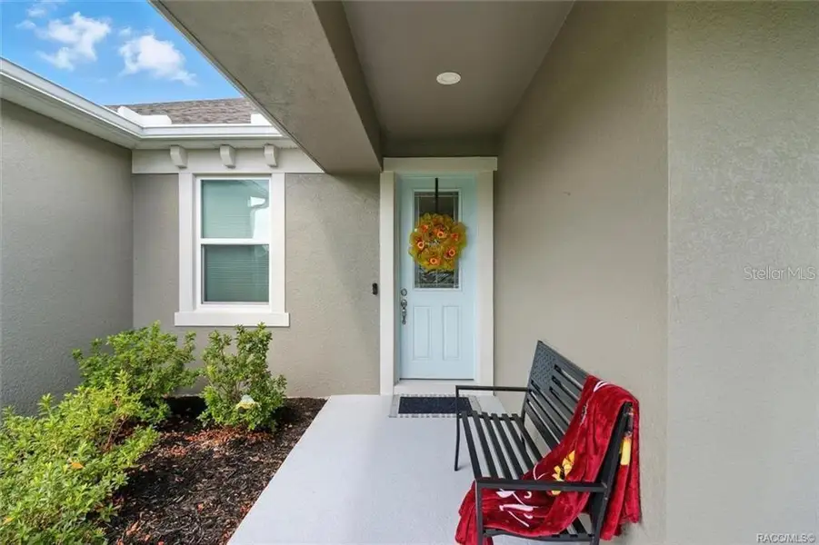 Exterior details and patio area of a home in Clearview Estates, Hernando (Image 3).