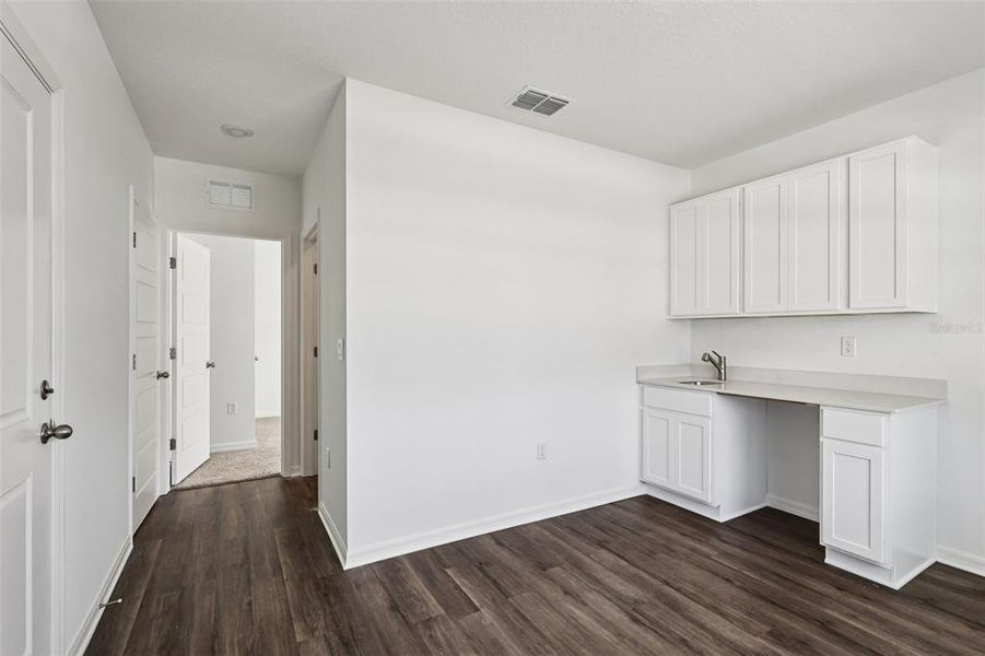 Spacious, unfurnished interior of a new home in Hamilton Bluff, Haines City (Image 31).