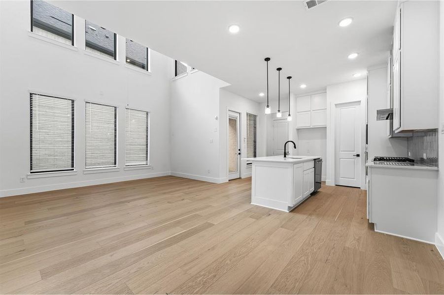 Spacious, unfurnished interior of a new home in Craig Ranch, McKinney (Image 15).