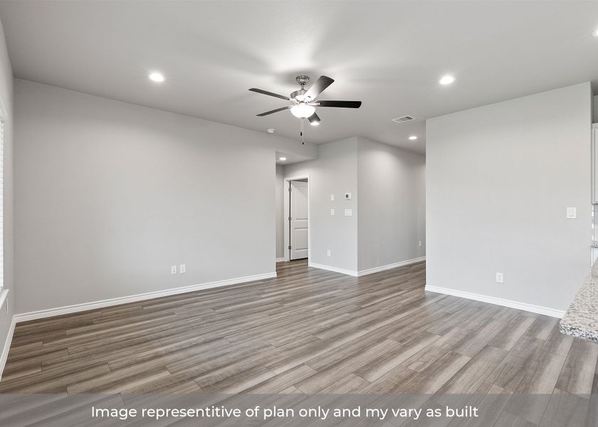 Representative unfurnished interior of a home built from the Bellvue by D.R. Horton in London Towne, Corpus Christi (Image 16).