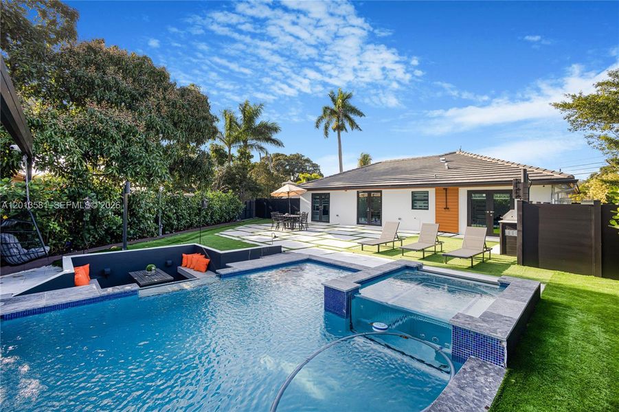 Exterior details and patio area of a home in , Fort Lauderdale (Image 26).