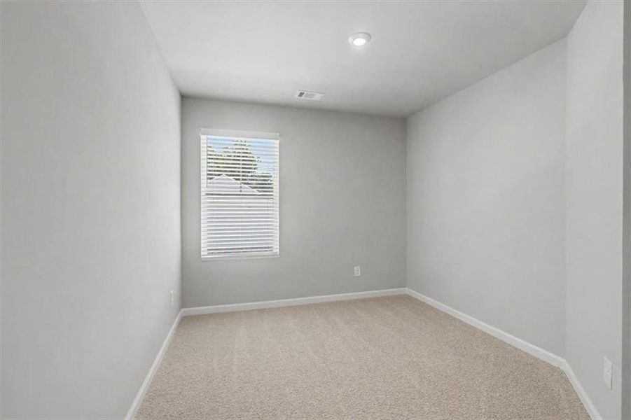 Spacious, unfurnished interior of a new home in Sawmill Creek, Austell (Image 35).