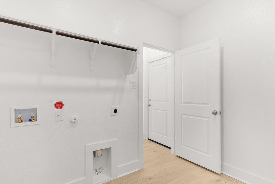 Spacious, unfurnished interior of a new home in Parkside on the River, Georgetown (Image 40).